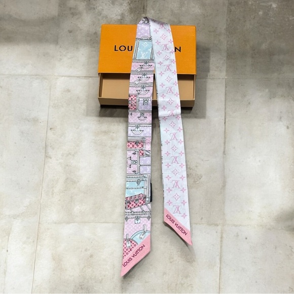 Louis Vuitton Silk Monogram Let's Go BB Bandeau Pink & Box - Picture 2 of 8